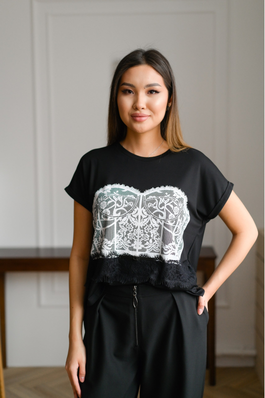 Футболка с эмитацией кружева